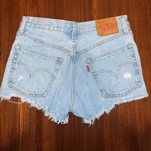 LEVIS 501 cutoff shorts